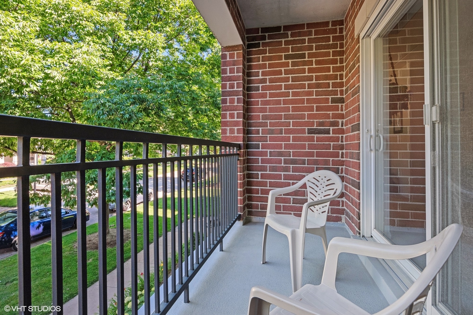 111 N Larch Avenue Unit: 208