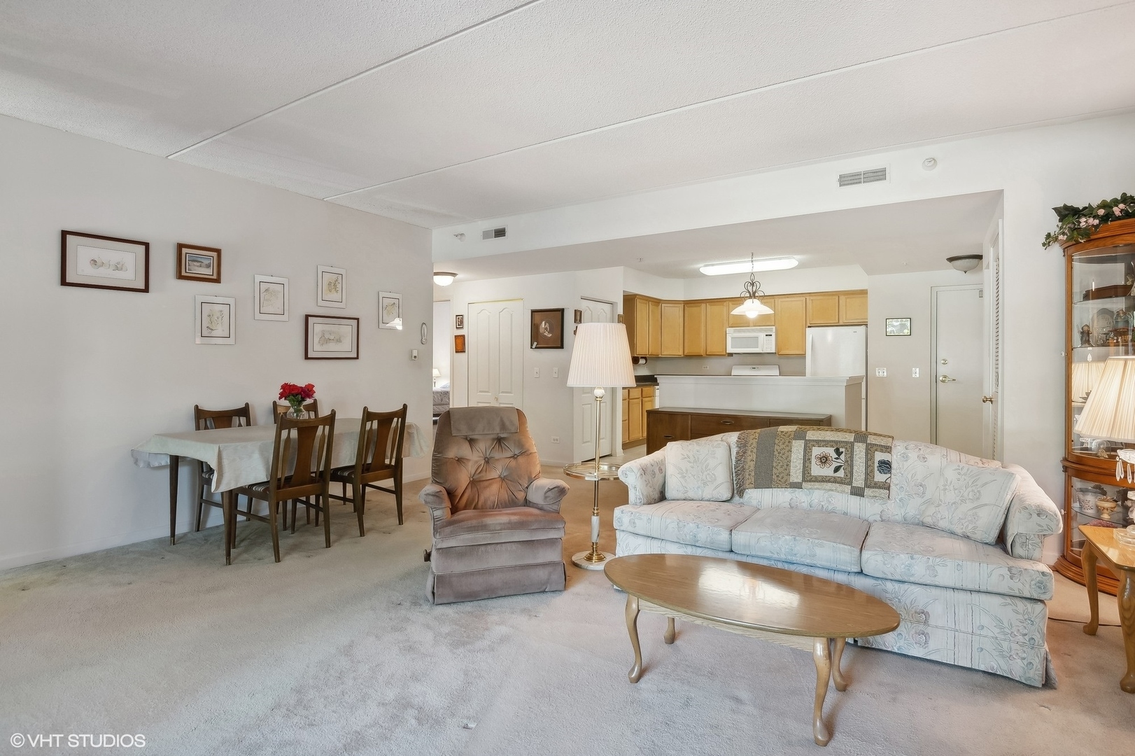 111 N Larch Avenue Unit: 208
