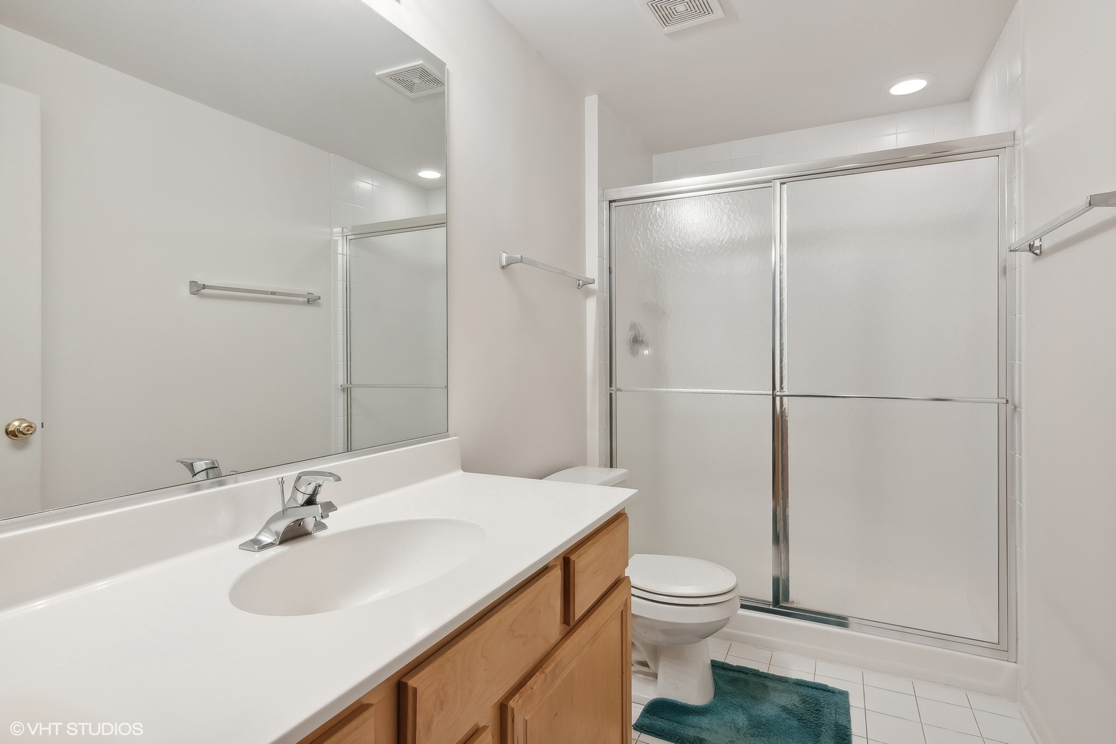 111 N Larch Avenue Unit: 208