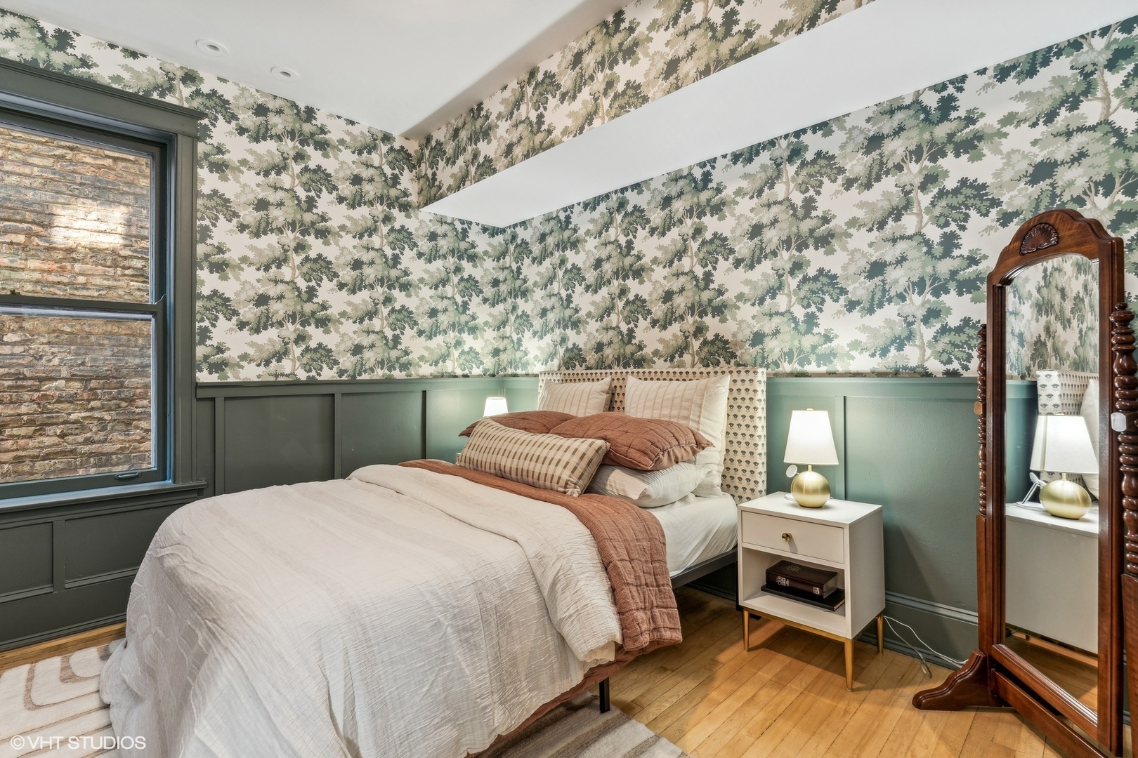 4335 N Kenmore Avenue Unit: 202