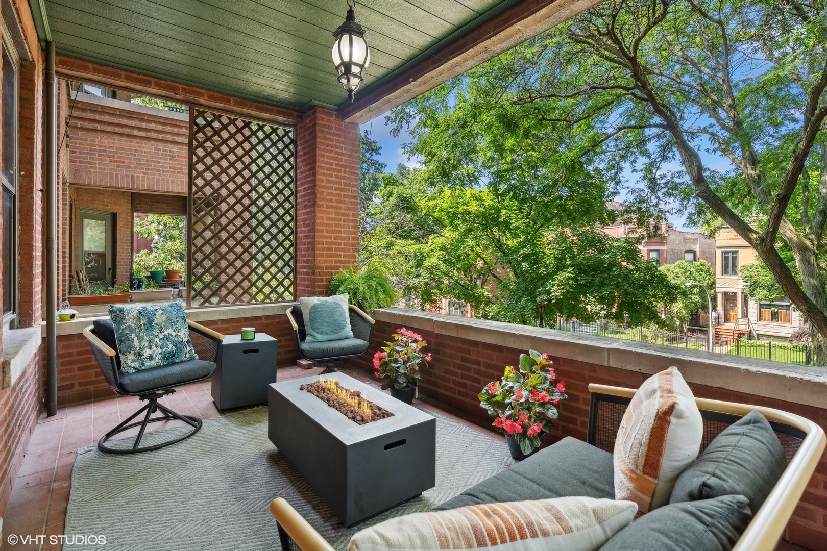 4335 N Kenmore Avenue Unit: 202