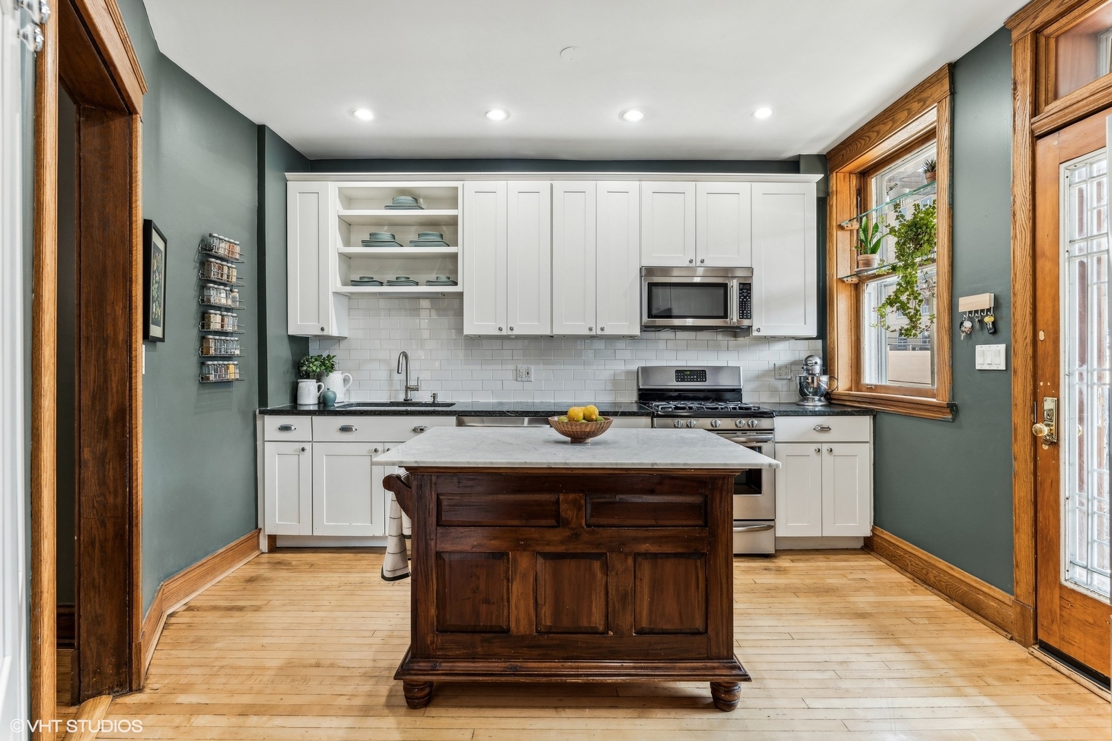 4335 N Kenmore Avenue Unit: 202