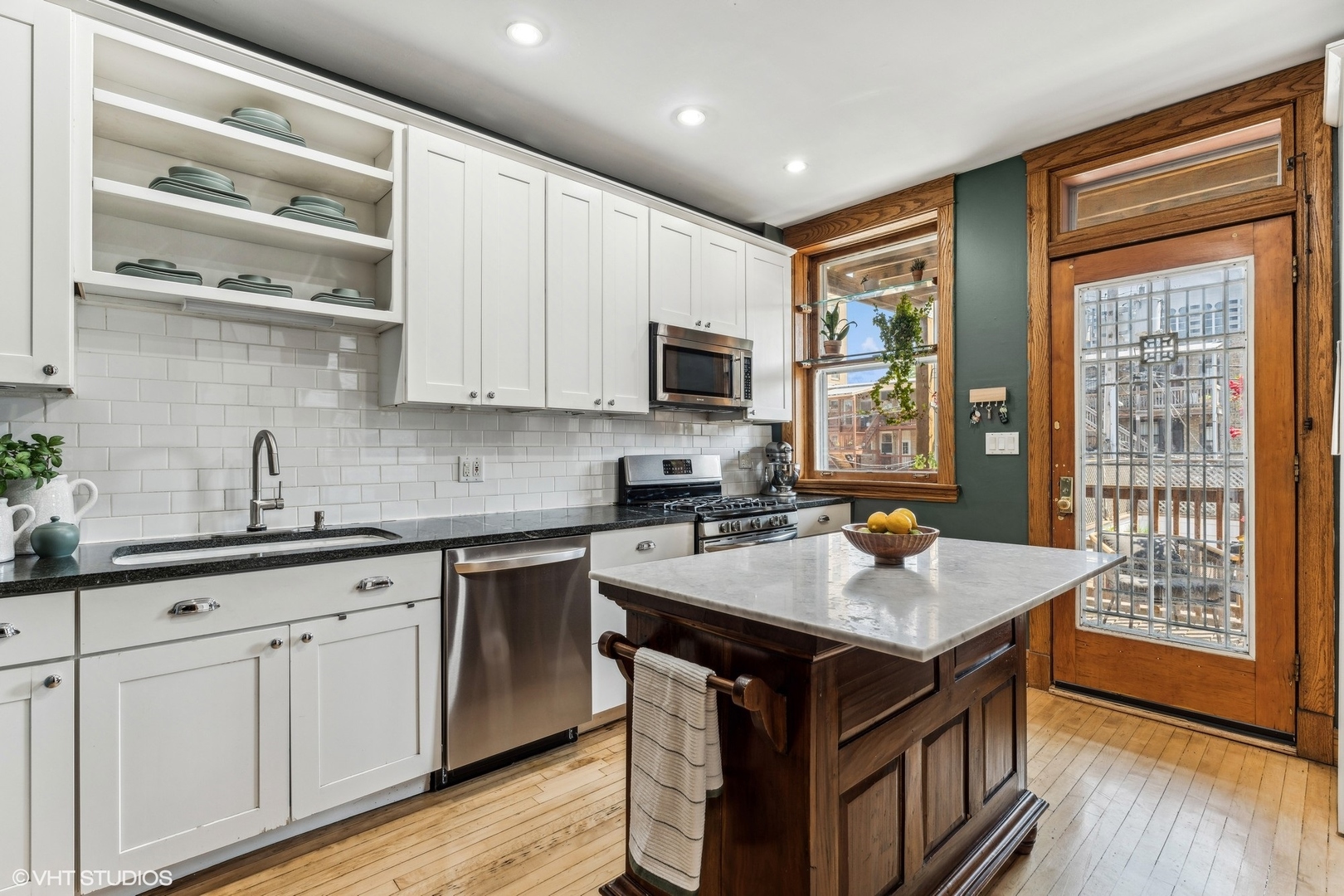 4335 N Kenmore Avenue Unit: 202