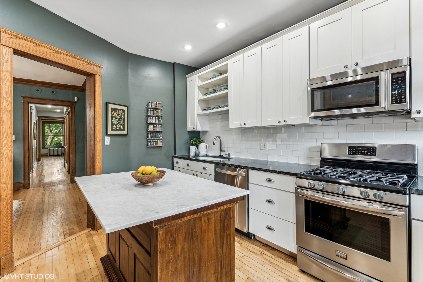 4335 N Kenmore Avenue Unit: 202