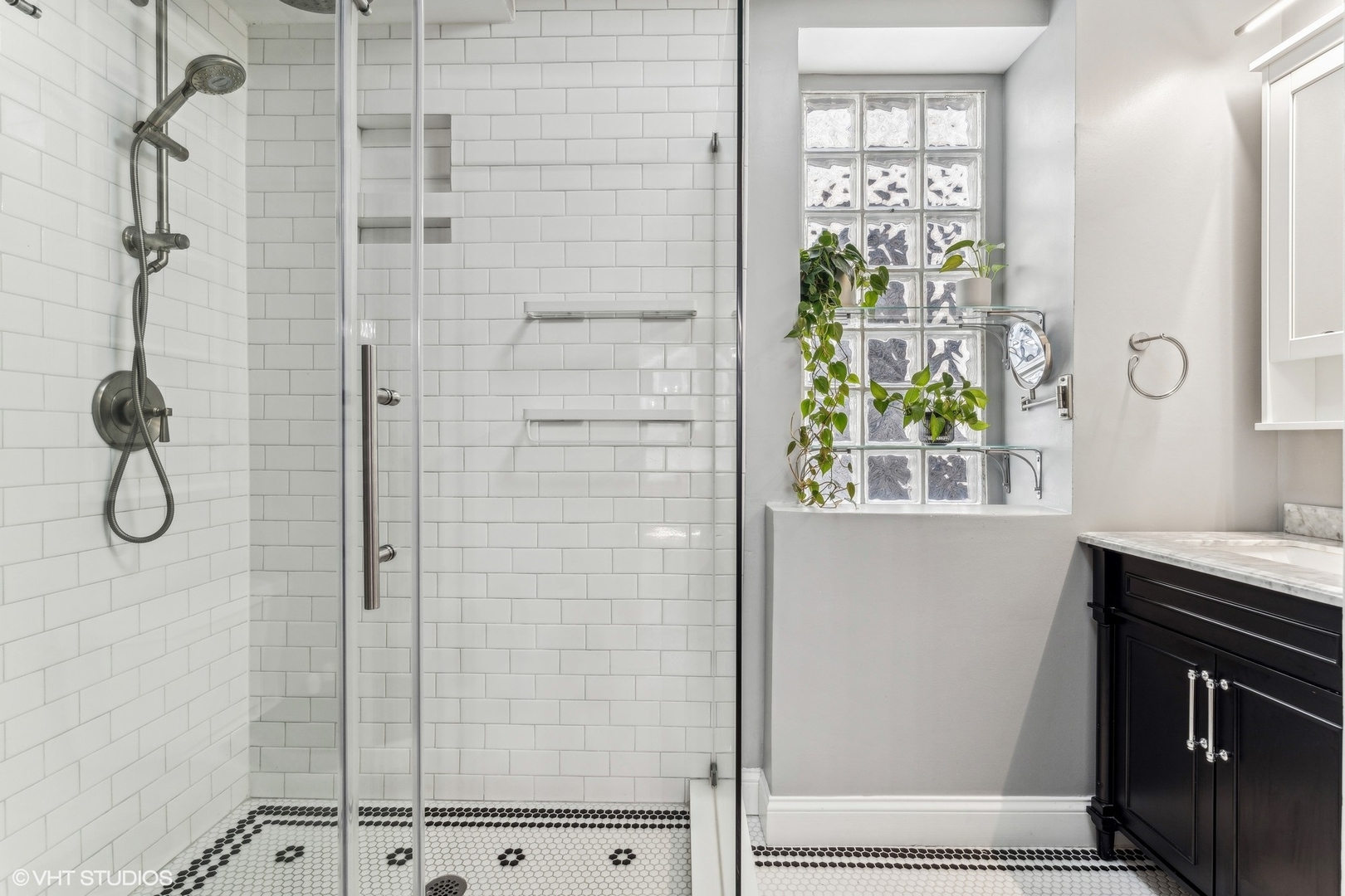 4335 N Kenmore Avenue Unit: 202