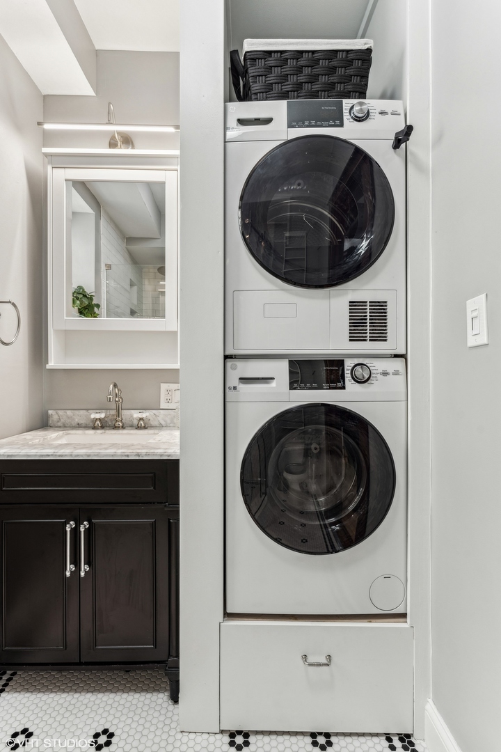 4335 N Kenmore Avenue Unit: 202
