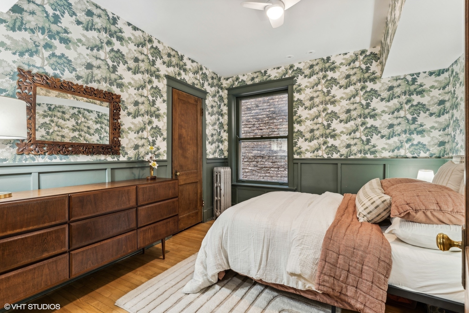 4335 N Kenmore Avenue Unit: 202