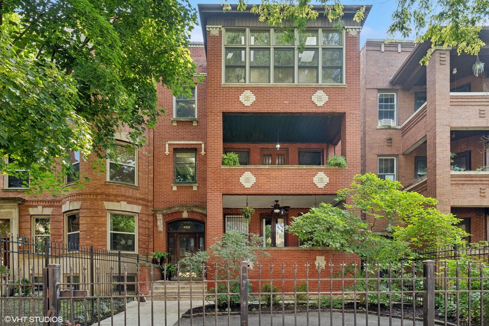 4335 N Kenmore Avenue Unit: 202