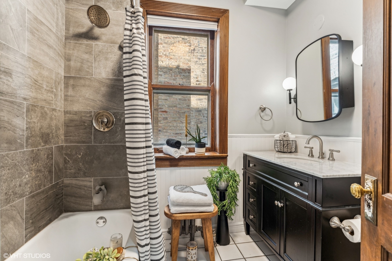 4335 N Kenmore Avenue Unit: 202
