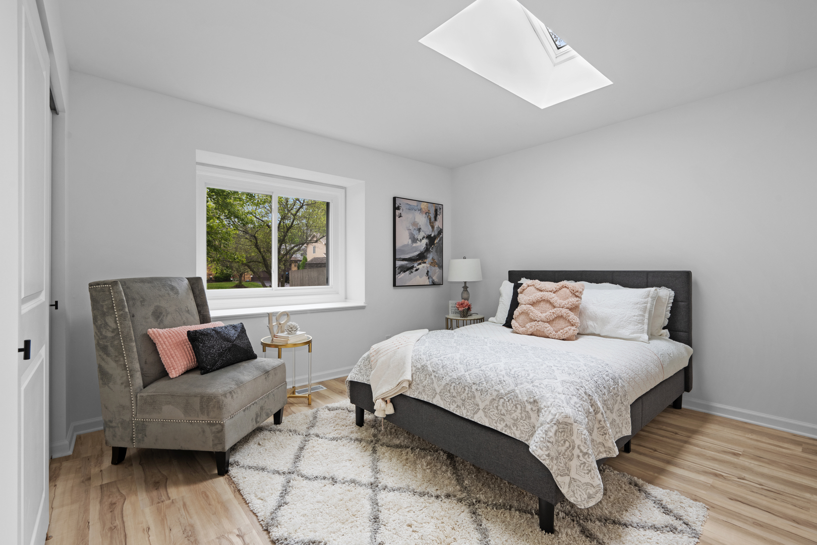 1641 EDINBURGH Court