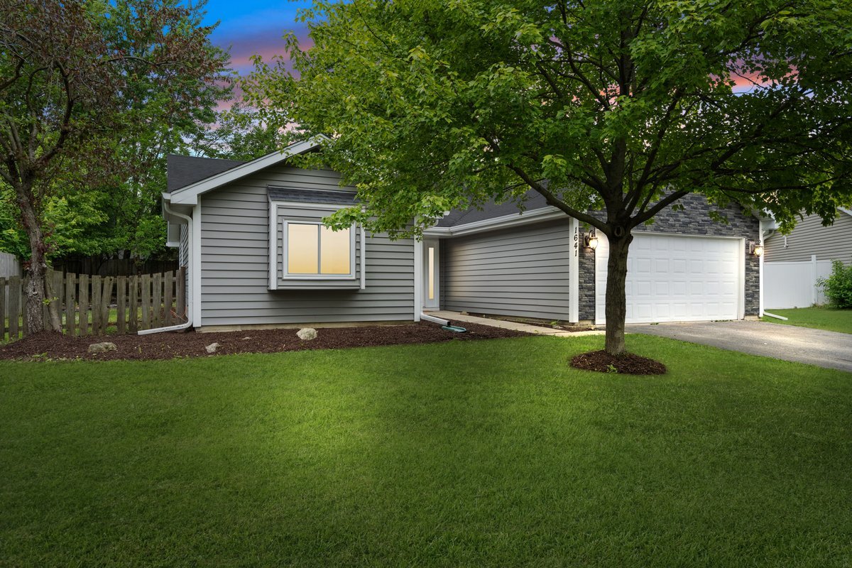 1641 EDINBURGH Court