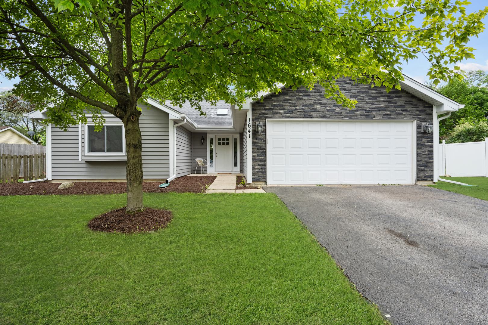 1641 EDINBURGH Court
