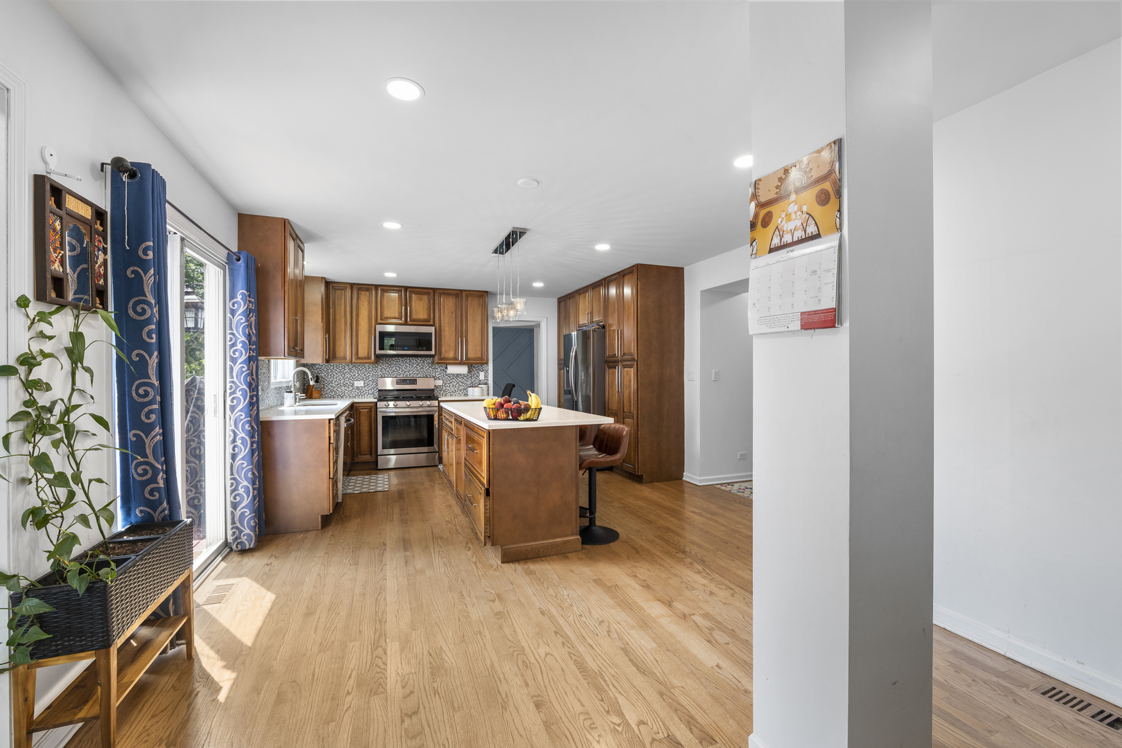 22W127 1st Street