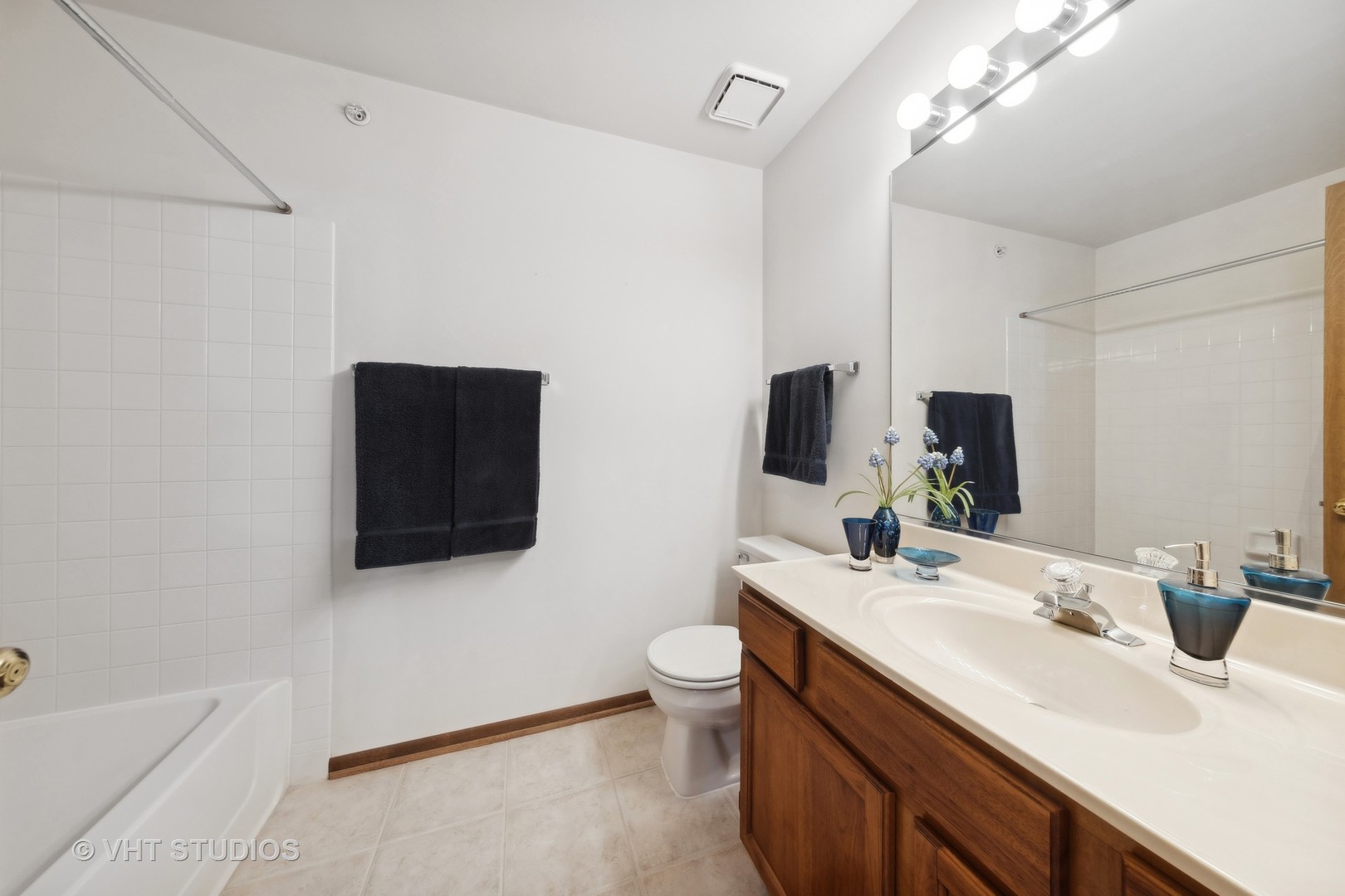1143 E Wilson Avenue Unit: 1143