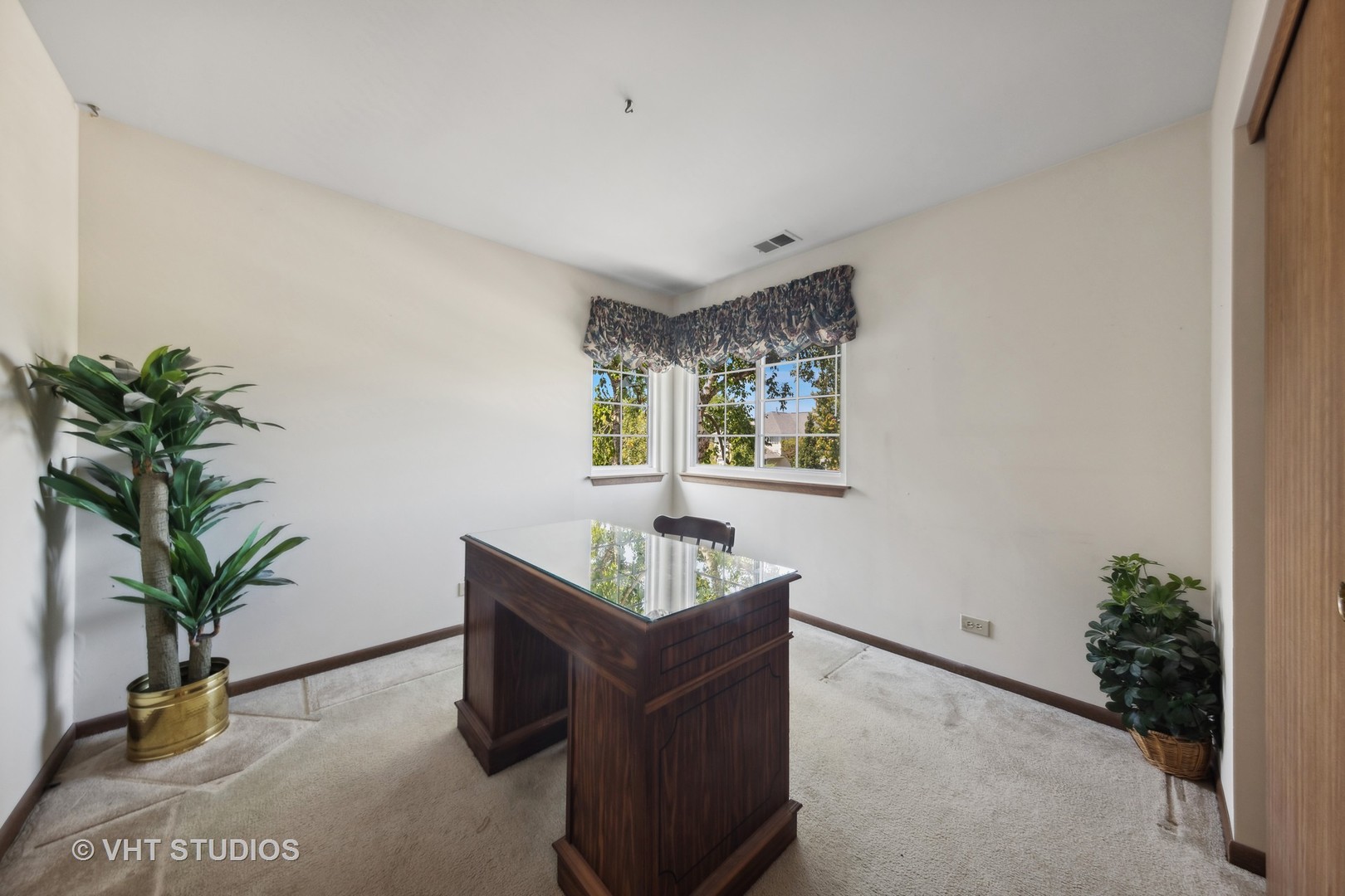 1143 E Wilson Avenue Unit: 1143