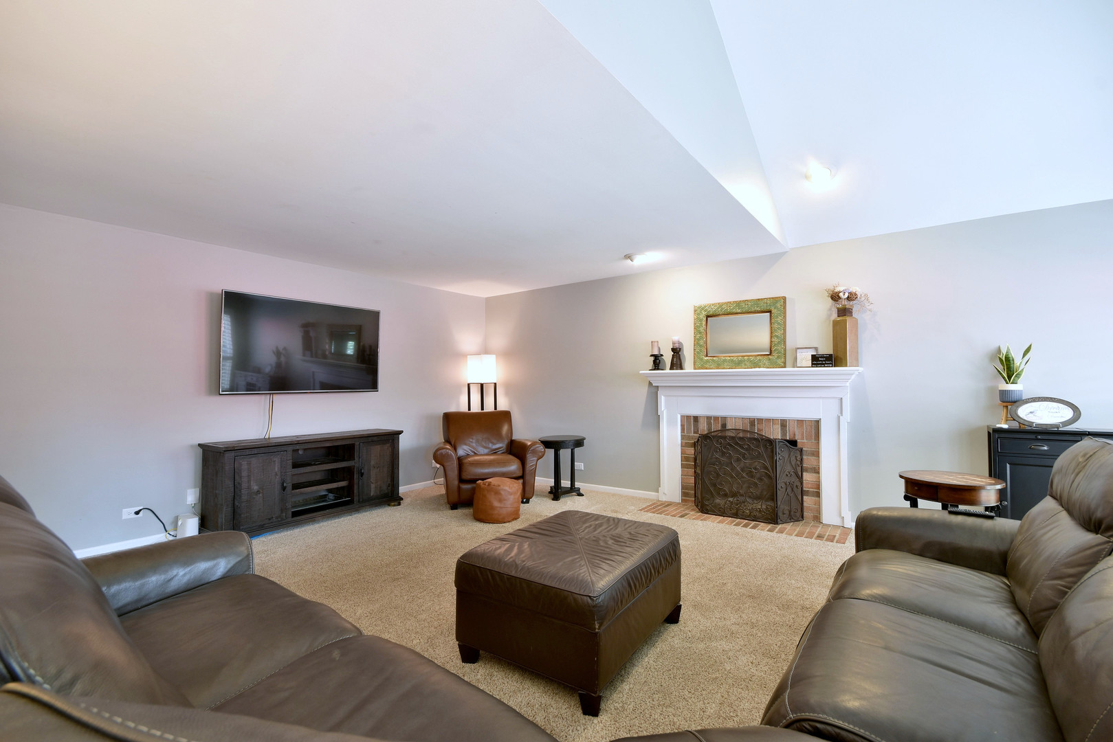 654 S Fern Court