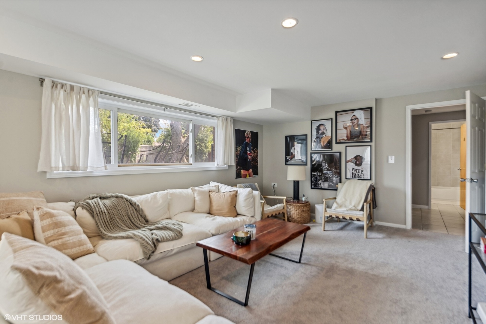 406 E HUNTINGTON Lane