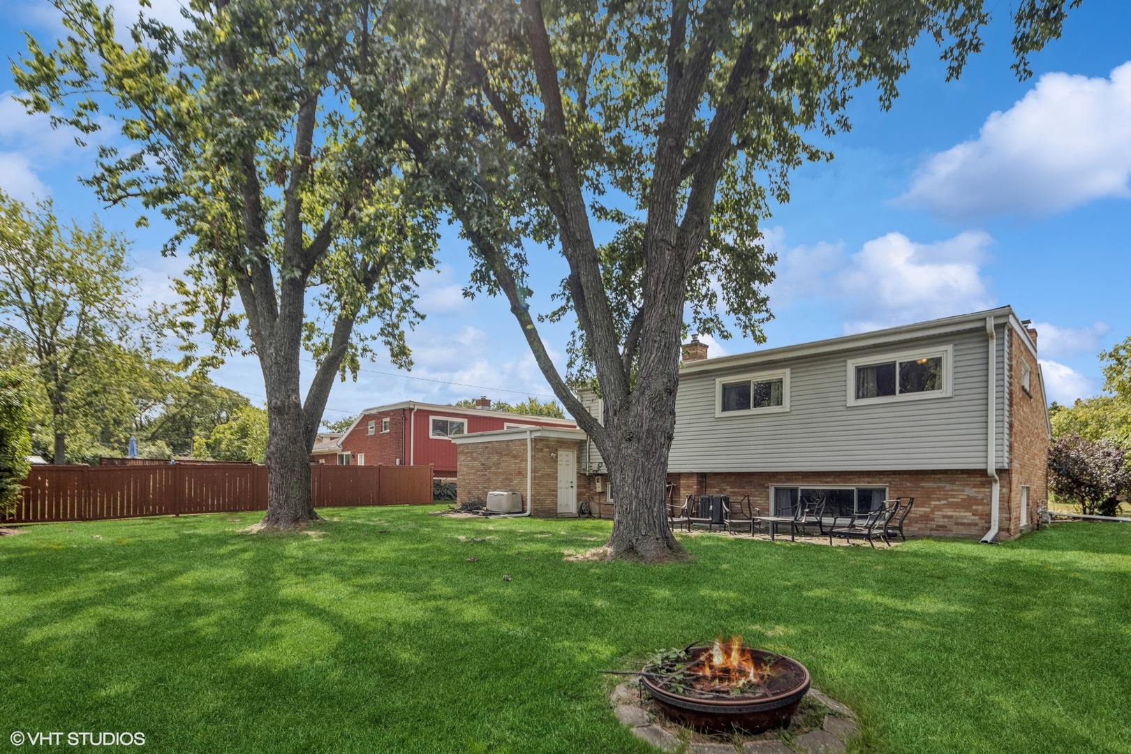 406 E HUNTINGTON Lane