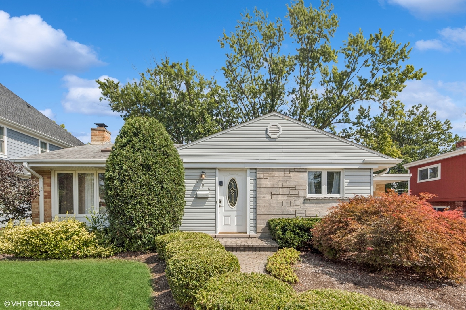 406 E HUNTINGTON Lane