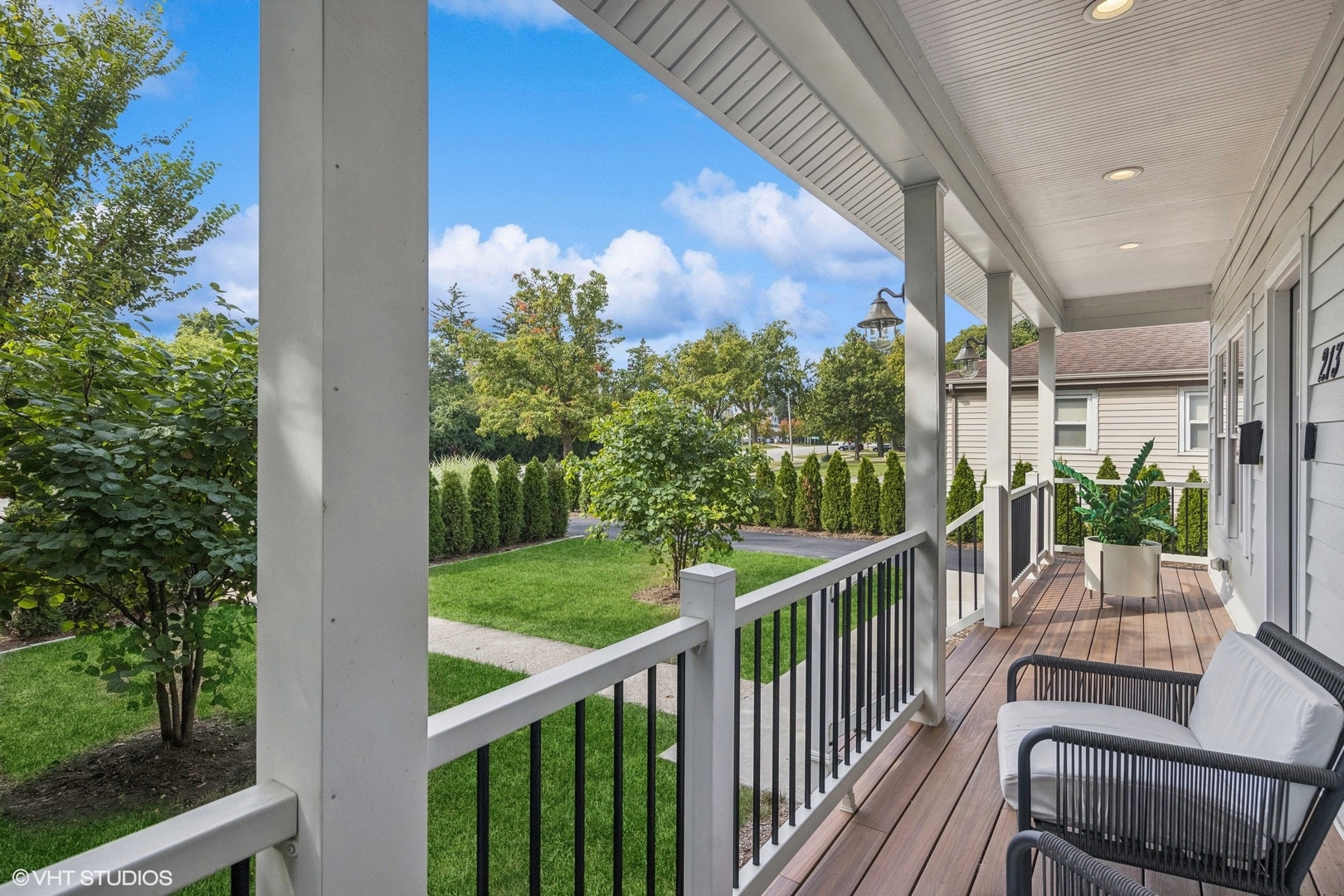213 W Butterfield Road