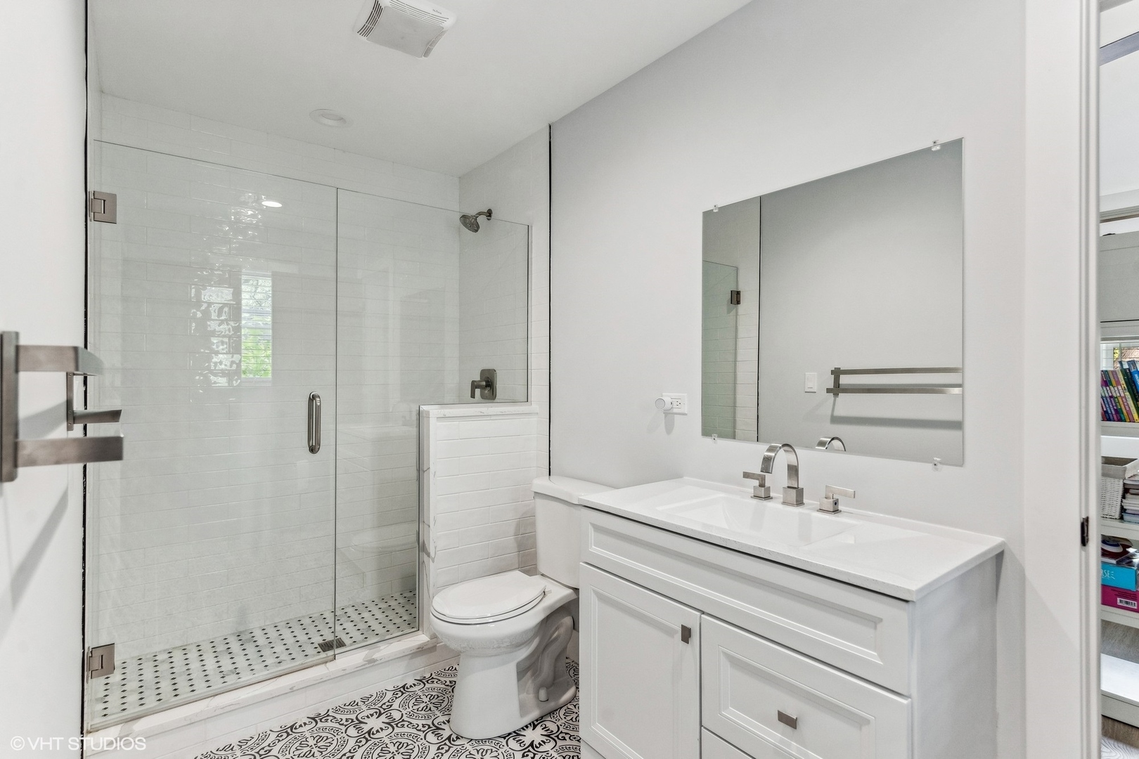 213 W Butterfield Road