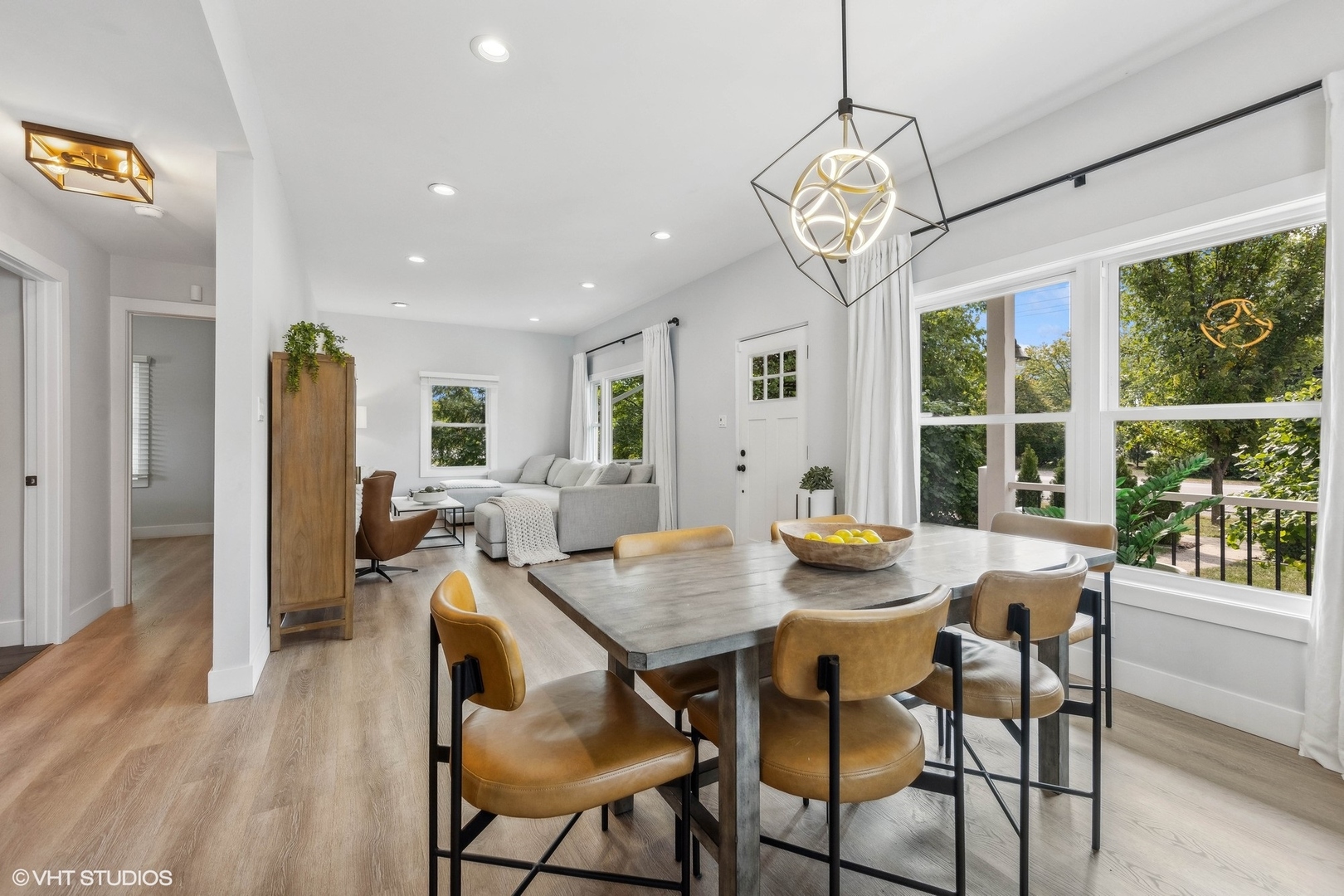 213 W Butterfield Road