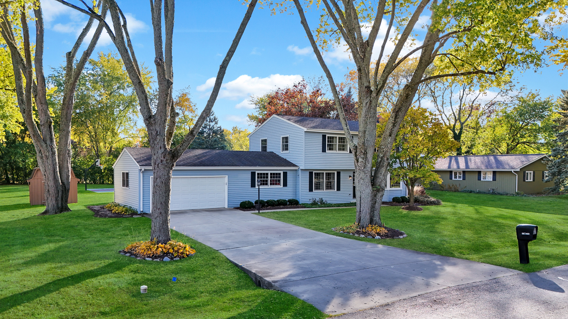 26W061 Blackhawk Drive