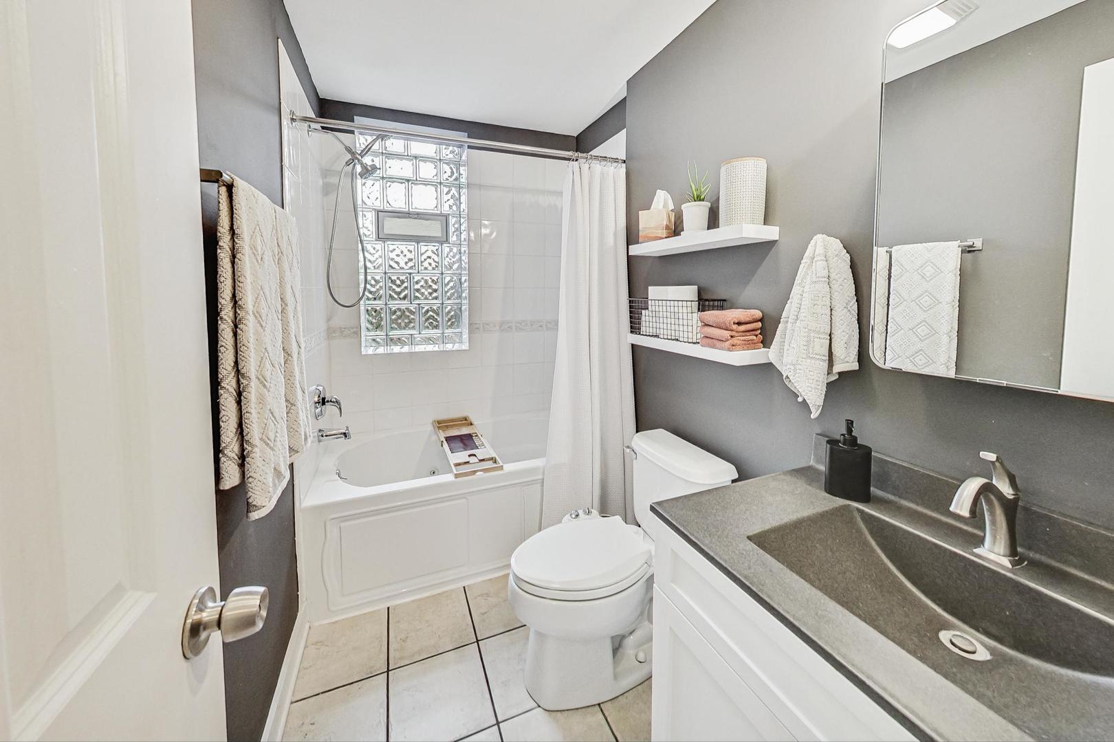 2309 N Kimball Avenue Unit: 2