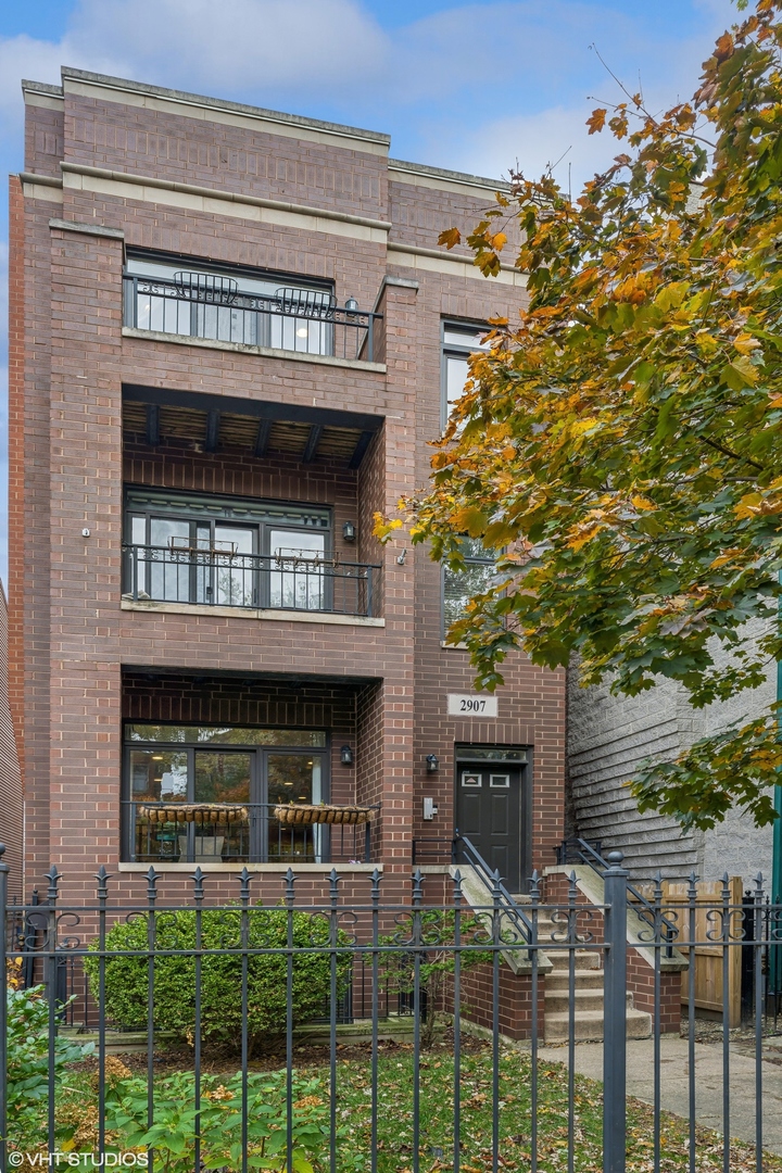 2907 N Damen Avenue Unit: 1