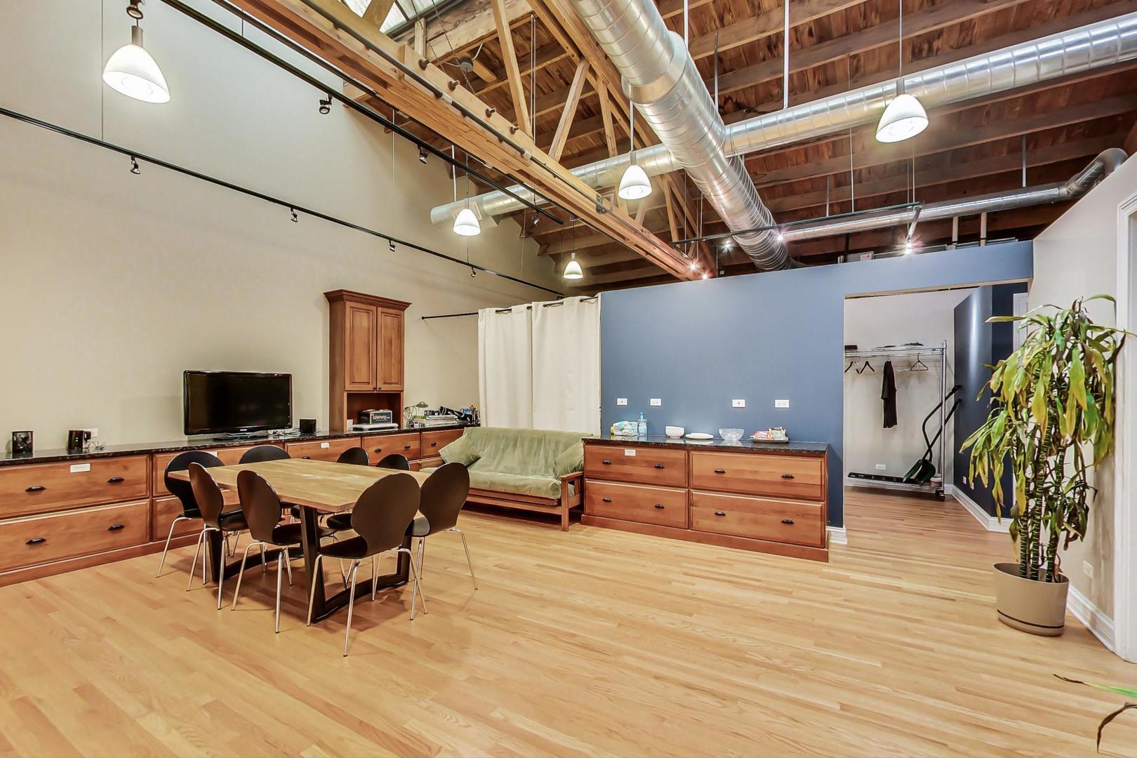 2822 Central Street Unit: 100
