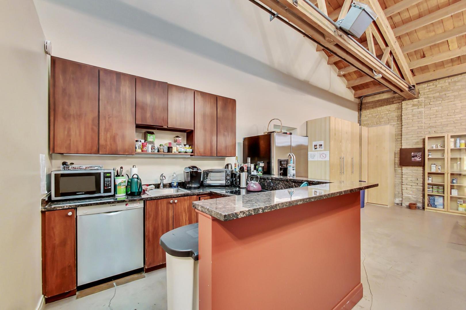2822 Central Street Unit: 100