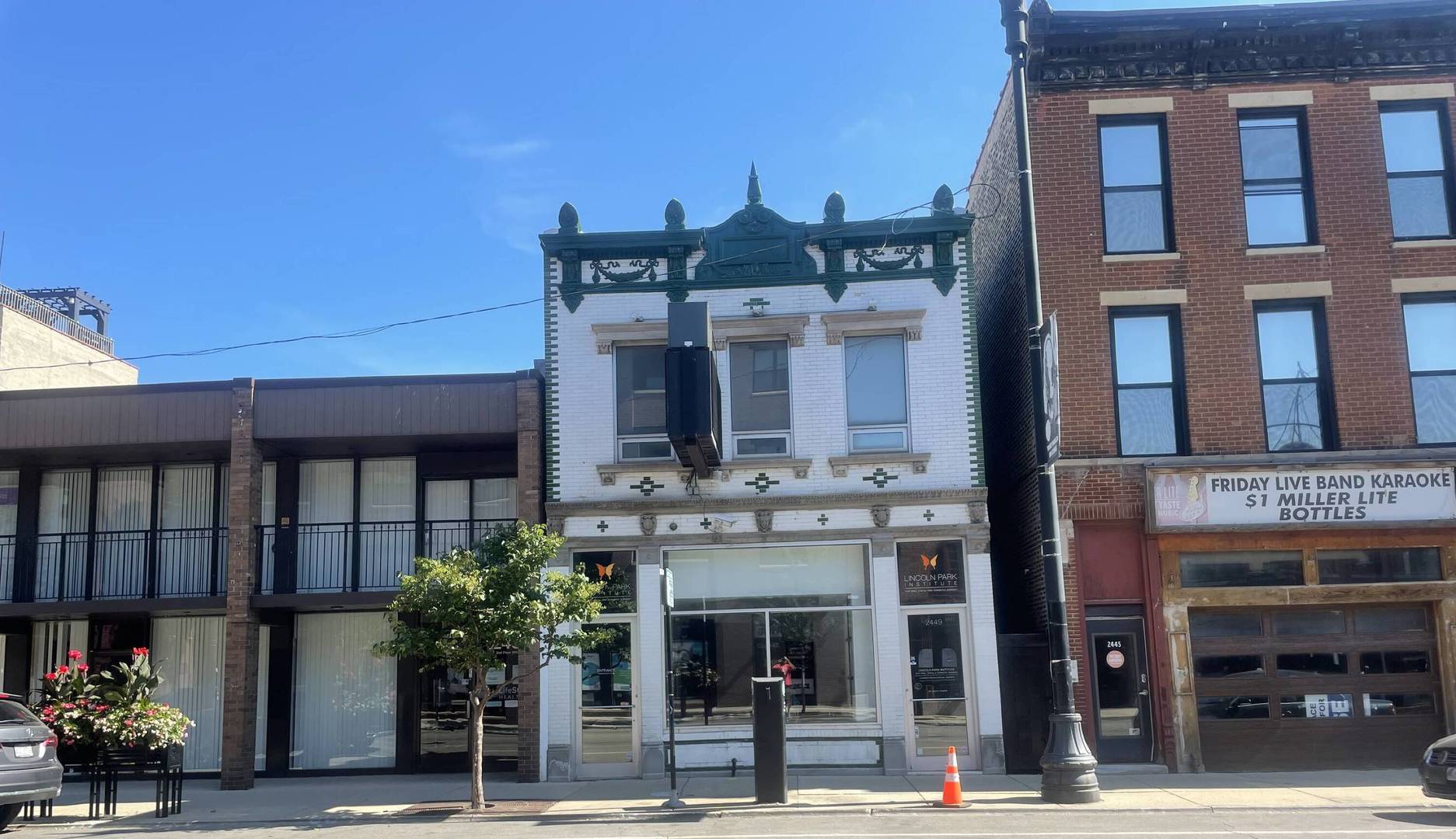 2449 N Lincoln Avenue