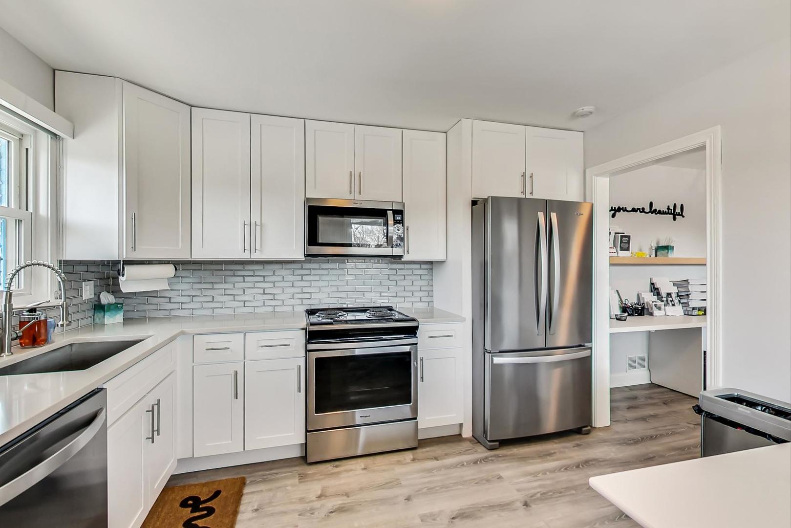 4472 Lawn Avenue Unit: 2R