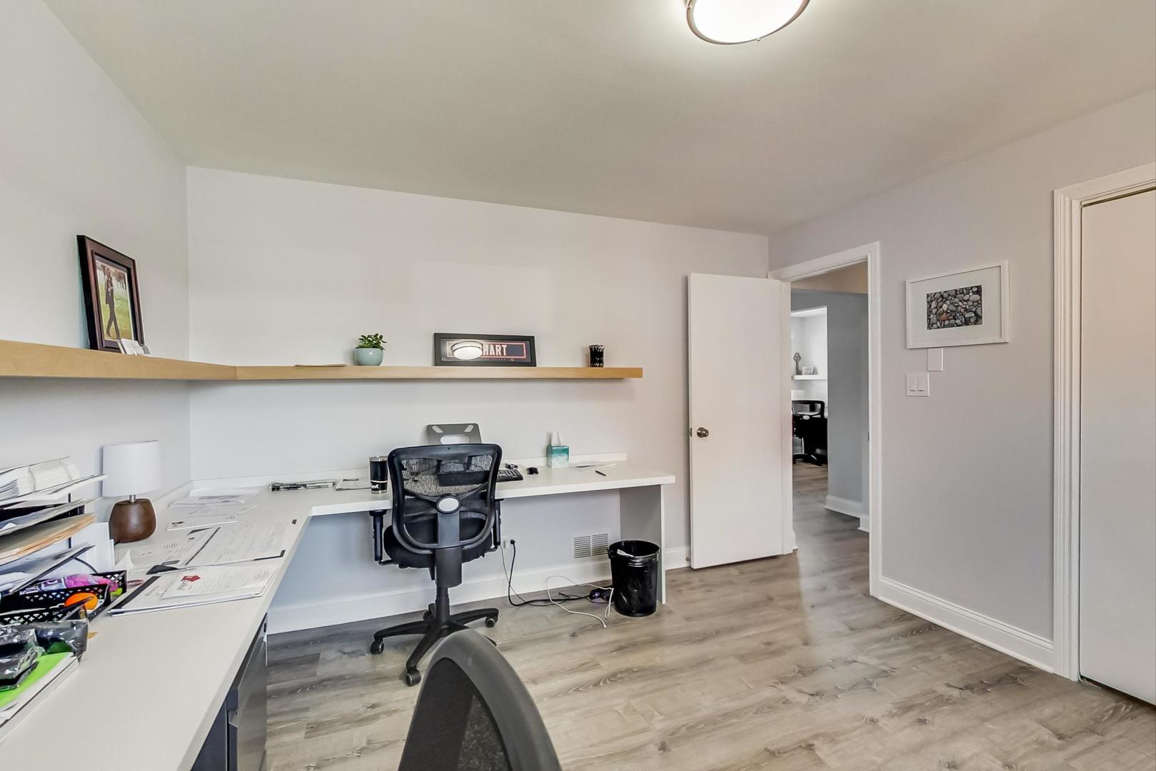 4472 Lawn Avenue Unit: 2R