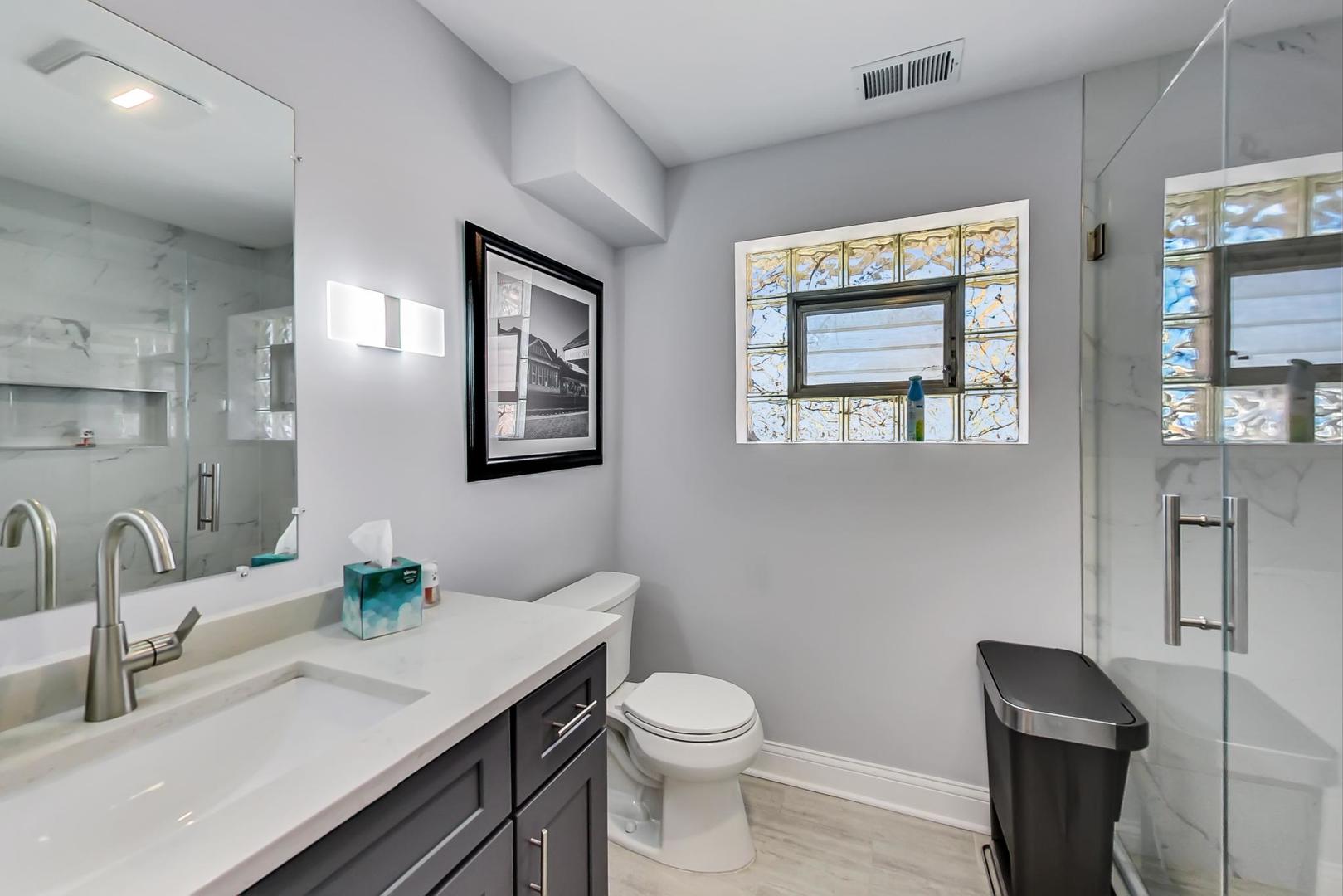 4472 Lawn Avenue Unit: 2R