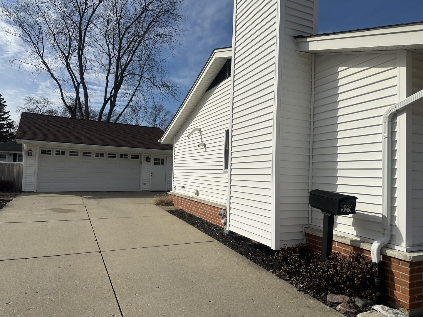 936 Victoria Lane