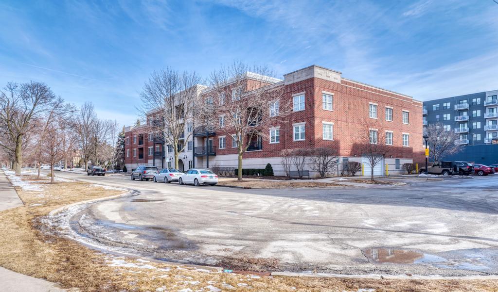 111 N Larch Avenue Unit: 306