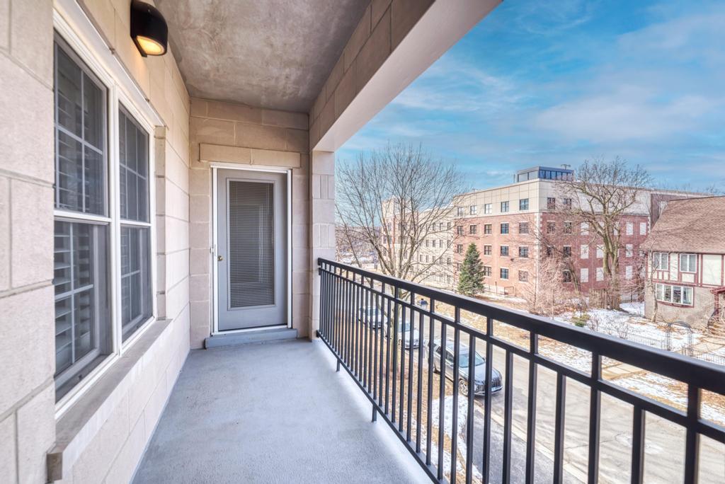 111 N Larch Avenue Unit: 306