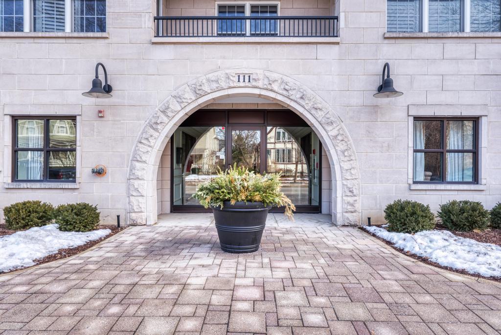 111 N Larch Avenue Unit: 306