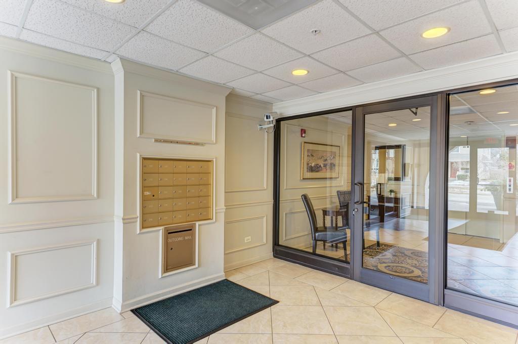 111 N Larch Avenue Unit: 306