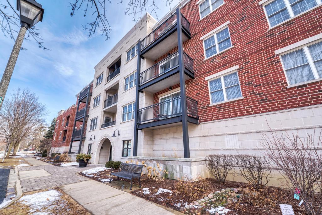 111 N Larch Avenue Unit: 306