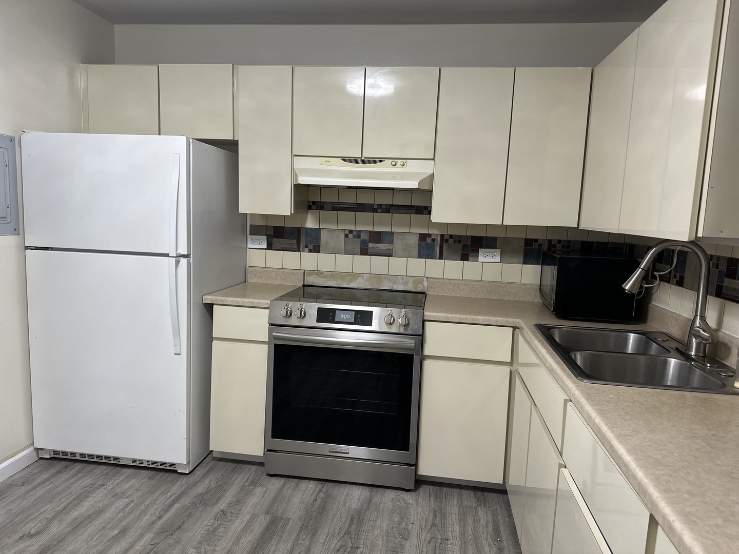 207 N Waters Edge Drive Unit: 101
