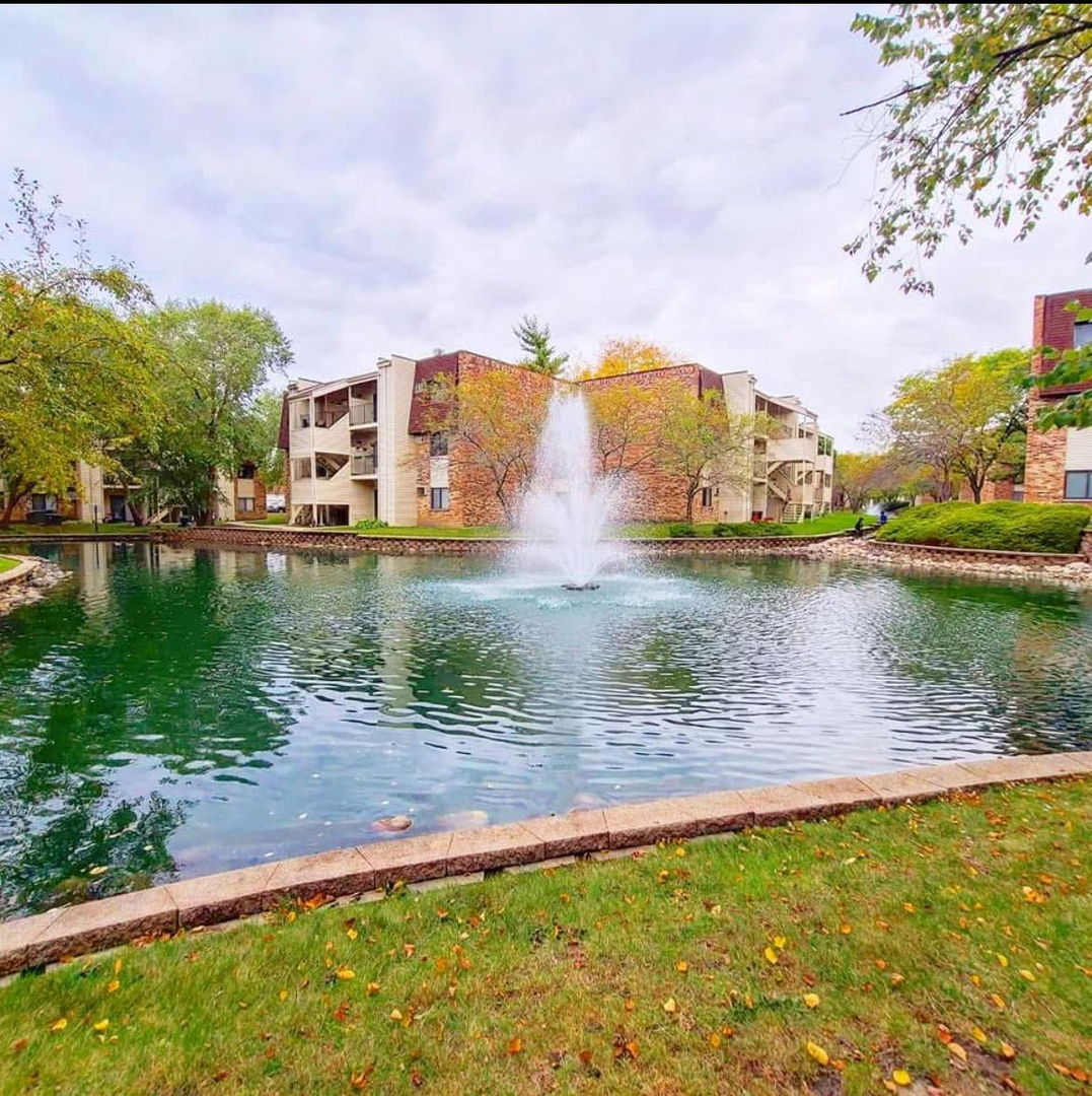 207 N Waters Edge Drive Unit: 101