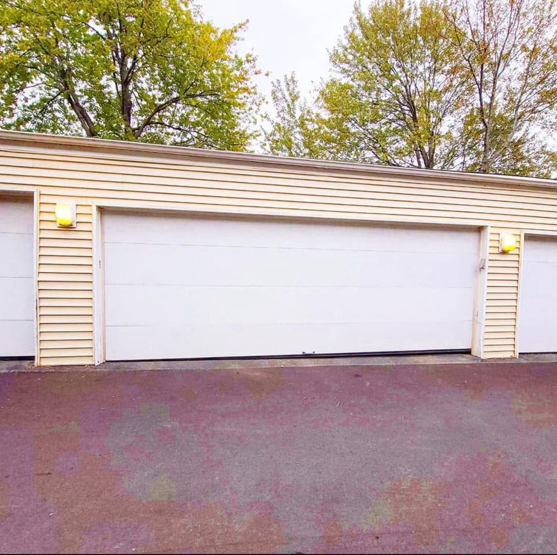 207 N Waters Edge Drive Unit: 101