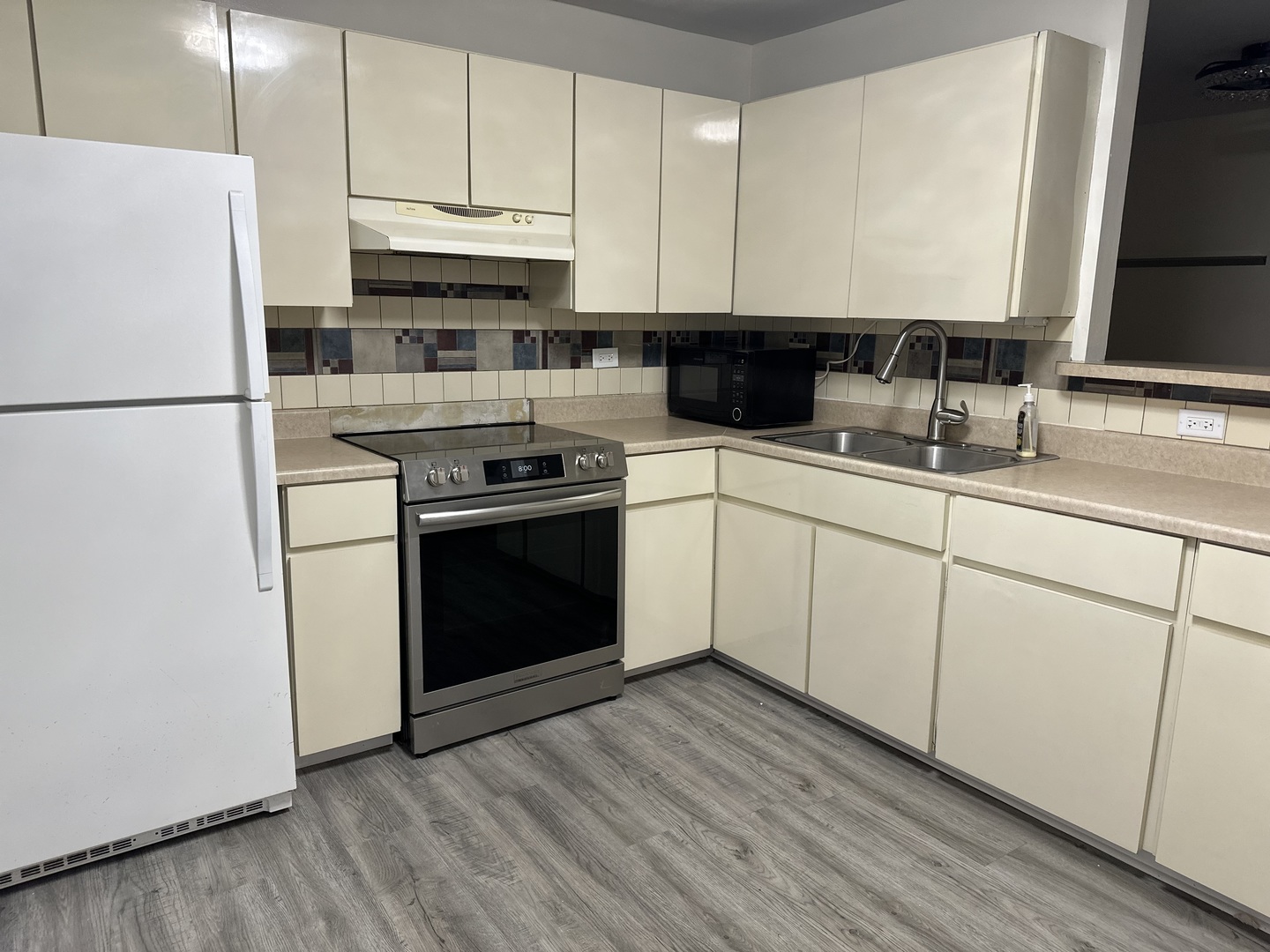 207 N Waters Edge Drive Unit: 101