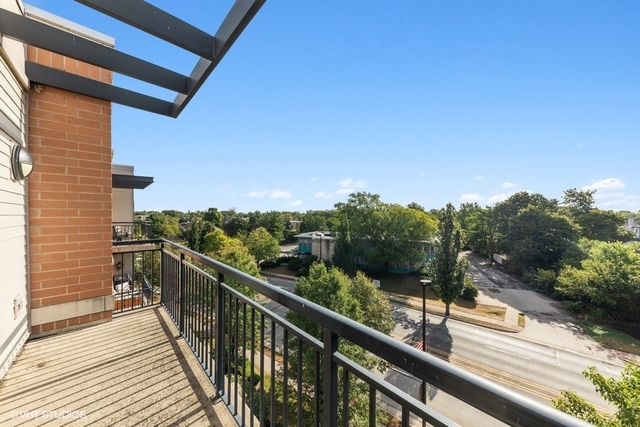 145 S York Street Unit: 518