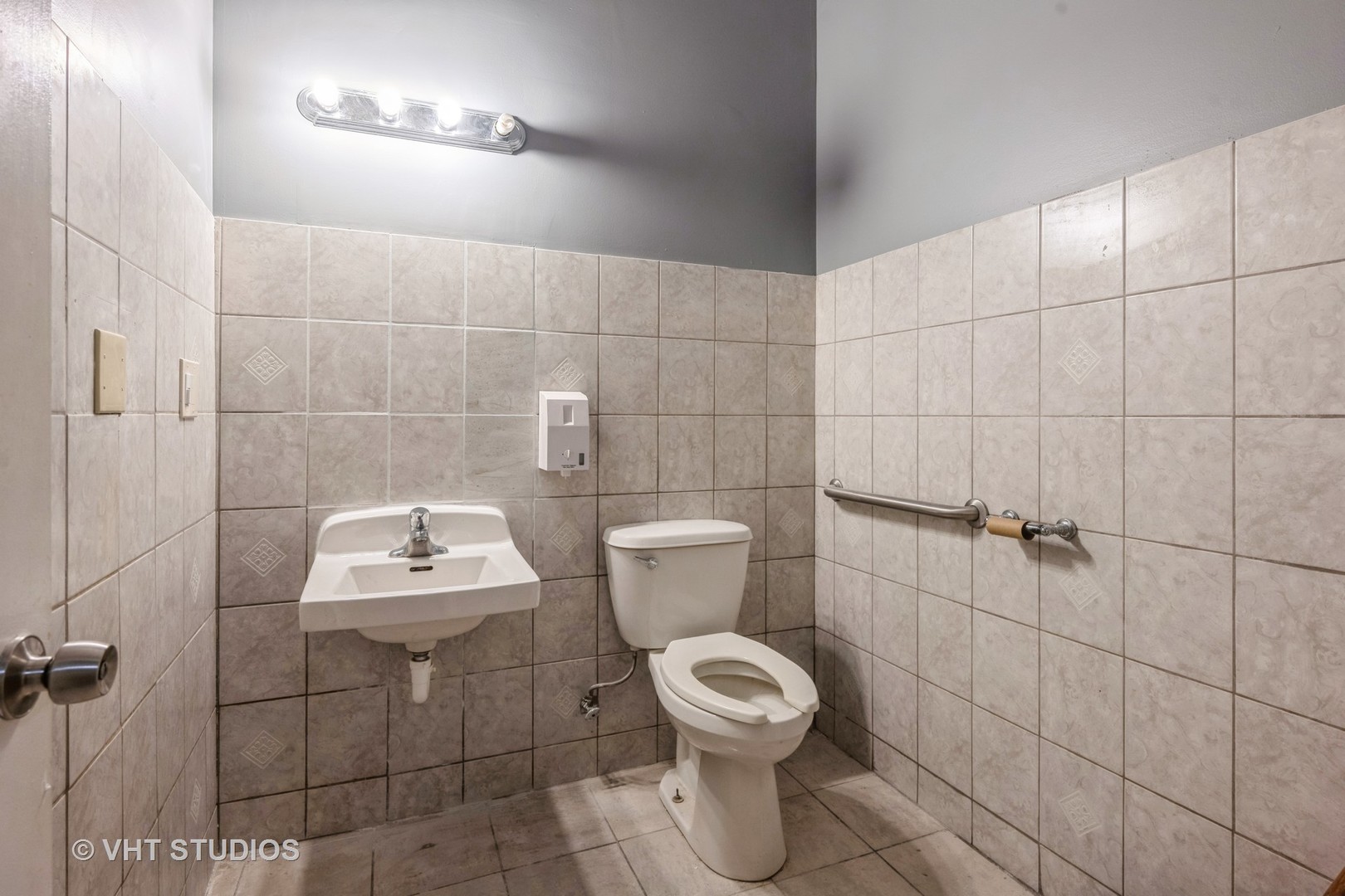 1625 W North Avenue Unit: C101