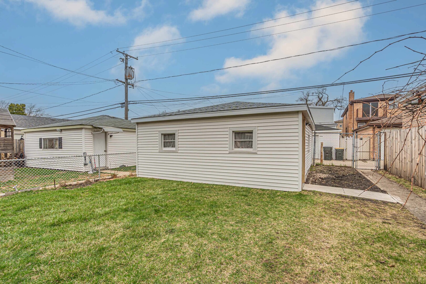 2919 N 74th Court