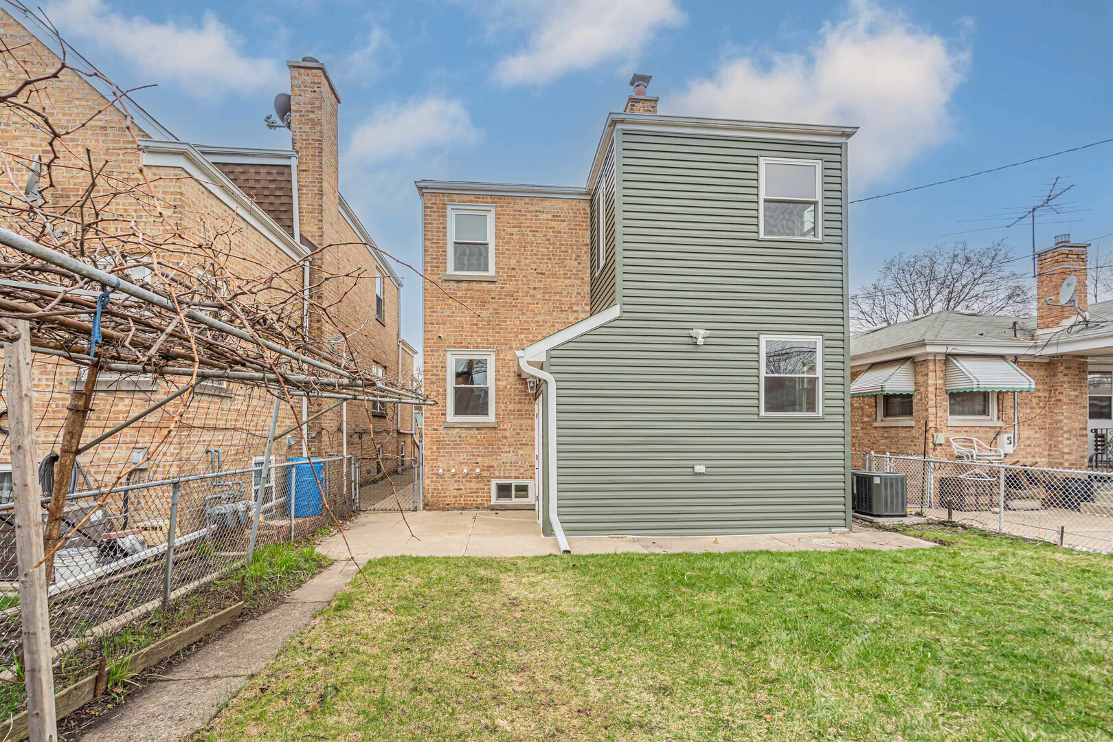2919 N 74th Court
