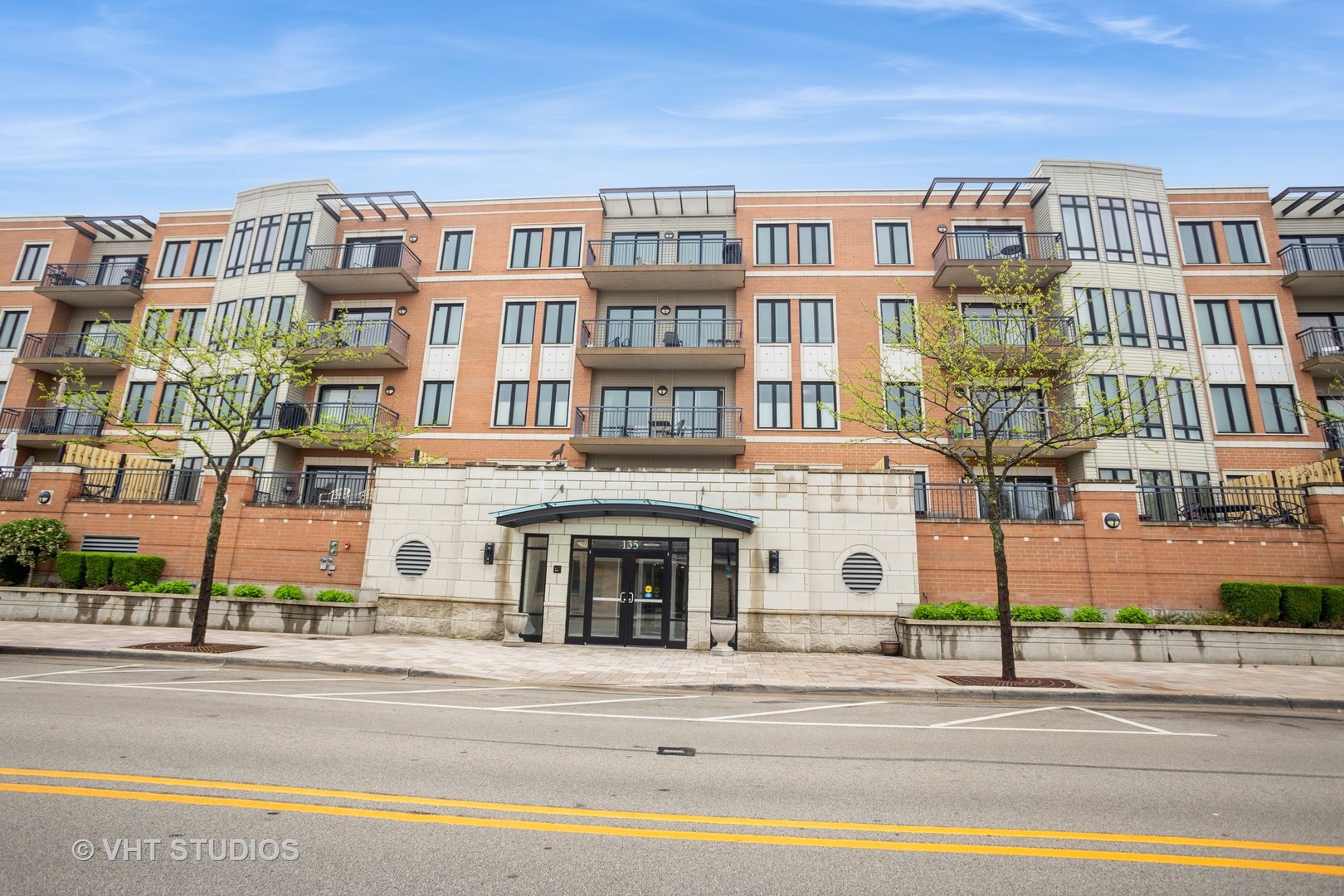 135 S York Street Unit: 524